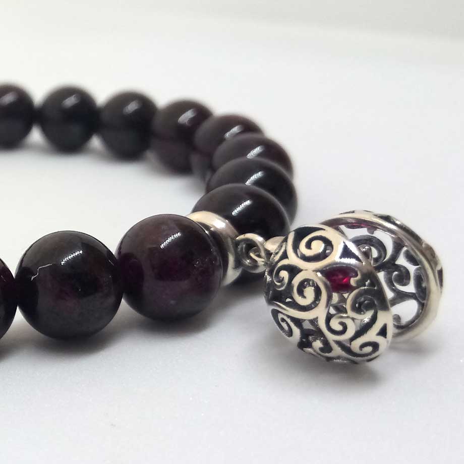 Bracelet Grenat rouge avec charme boîte secrète en argent 925