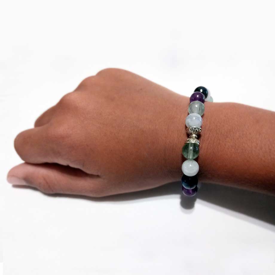 Bracelet spécial rentrée en pierres naturelles Fluorite arc-en-ciel, Calcédoine bleue, Cyanite bleue et Améthyste