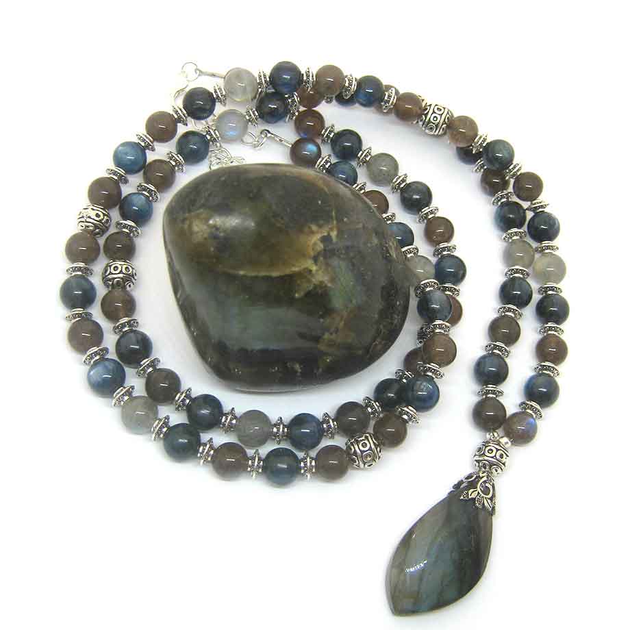 Collier Viśhuddha Cyanite Labradorite naturelles