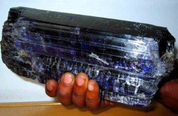 Le Mawenzi, Cristal de Tanzanite de 3.37kg d&eacute;couvert en 2005