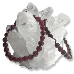 Recharger ses bracelets en pierre naturelle avec un amas de Quartz